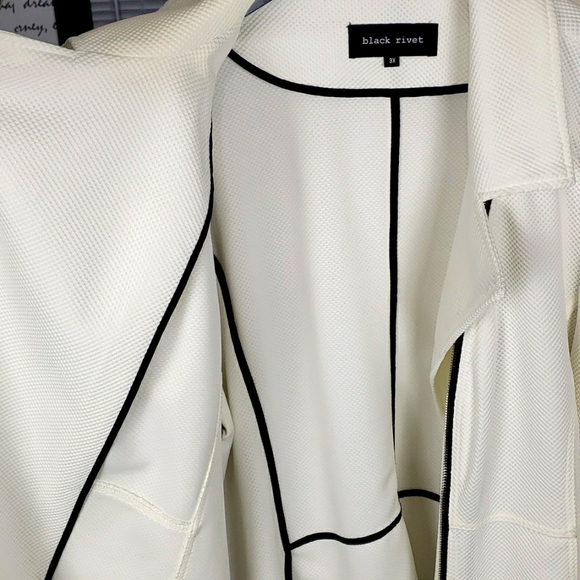 💥NEW💥 Womans 3X White/Cream Light Jacket - Picture 2 of 5